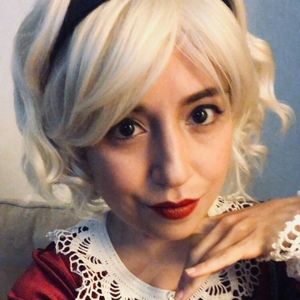 Meet your Posher, Elise